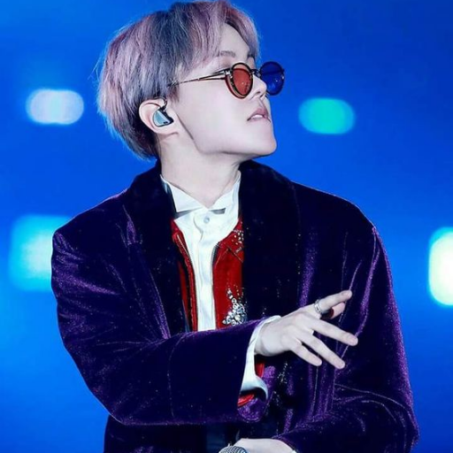 megi94351327's profile picture. 