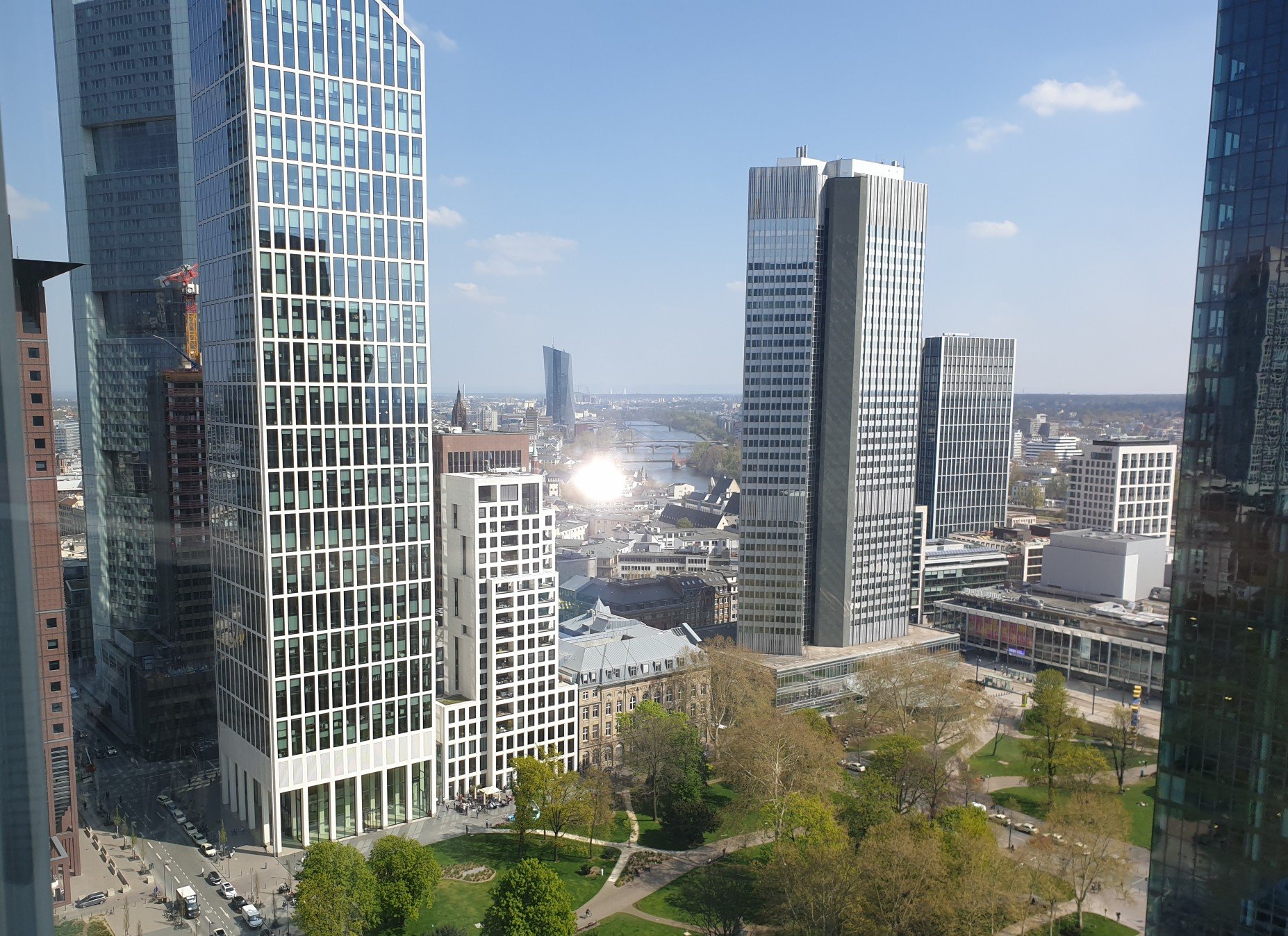 Sunscheinwerfer's profile picture. Frankfurter und macht irgendwas mit Banken und IT. 
“Science gathers knowledge faster than society gathers wisdom”
https://t.co/zCZbAAl5a3