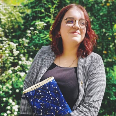 ColordesMots's profile picture. Olivia, 24 ans Blogeuse passionnée de YA, fantasy et fantastique. libraire jeunesse chez Gibert Joseph ❤ Contact : Solda.Olivia@outlook.fr