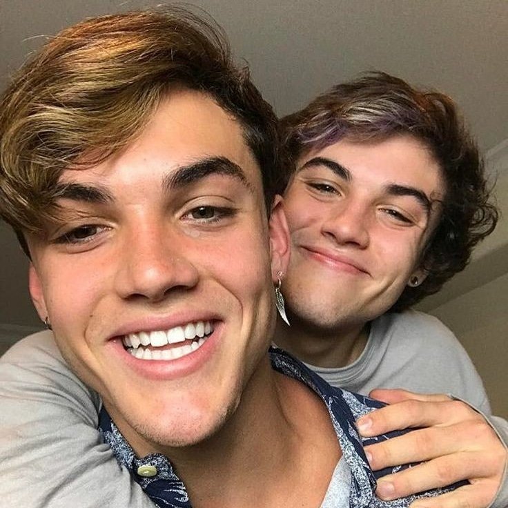 i love Dolan twins so much💕
i want to meet them so badly.😭❤