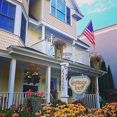 Beautiful #BedAndBreakfast!🏠🚲🐴 No matter the season, no matter the reason, #MakeItMackinac!☀️🍁🌷❄️ Voted #1 B&B on #MackinacIsland by #TripAdvisor.🏆