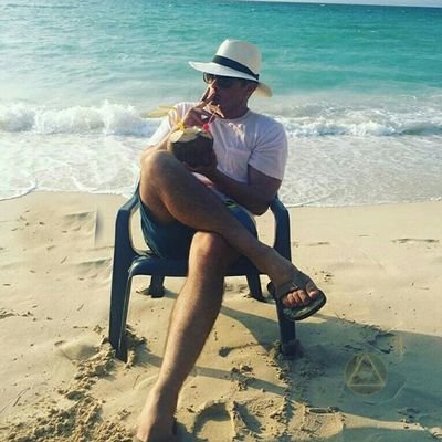 Si te bañas en el mar... No te quites los calzones por que la jaiba te va a morder te va a morder...
Es la jaiba es la jaiba es la jaiba mordelona