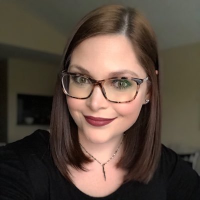 Chelseab114's profile picture. HP⚡️🧹🧙🏼‍♂️ Addict, Book nerd 📖🤓, Professional Netflix binger 📺, Dobie mom 🐶, 💍5-25-18❤️🧔