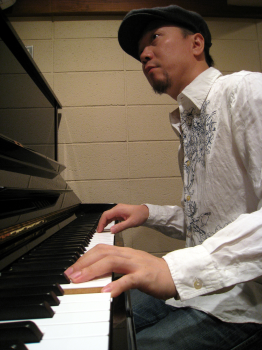ピアニストの永見行崇(ながみゆきたか)です。 OFFICE MMD(Multipul Music Design)主宰。 鍵盤楽器や打楽器の演奏・レッスン、アレンジや音楽制作、録音などの仕事をしています。 仕事のご依頼・お問合せはお気軽にどうぞ。 info@nagamiyukitaka.com