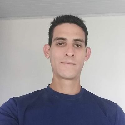 Traductor 📚
Brasilia🇧🇷
Profesor👨‍🏫 👉 @Zenidiomas 
Amante de la lectura 📚 - viajes ✈playa🏝