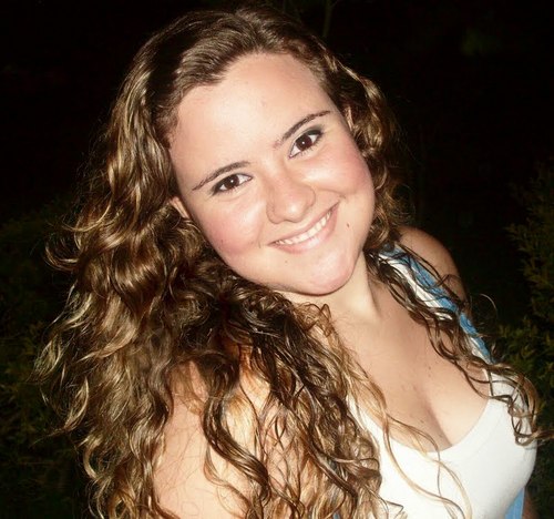 Nasci em 1ºde maio,comemora o dia do trabalho mais é um feriado.Sou uma taurina convicta com um sono acumulado de 7 dias.Amo minha familia e amigos,e sou feliz.