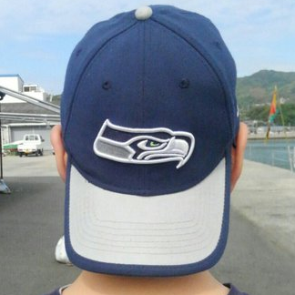 トライポフォビアなおっさん。Seattle Seahawks fan。アメフトをメインに映画、芝居、読書、アニメ、自転車……etc. いろいろ呟きます。愛車はKHS F-20R、Vストローム250SX。無言フォロー悪しからず。