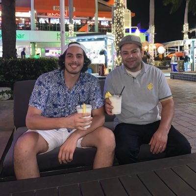 a12_alvarado's profile picture. Si no arriegas no ganas.