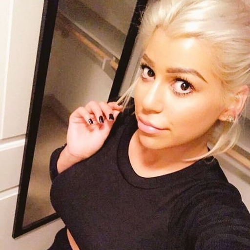 Jeune dame super-sympas, et surtout très ouverte à tout(e)s...