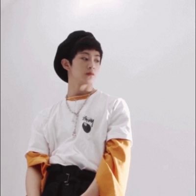 lightshinesonU's profile picture. 이 비를 피할 빈틈 없이 젖어 들어가