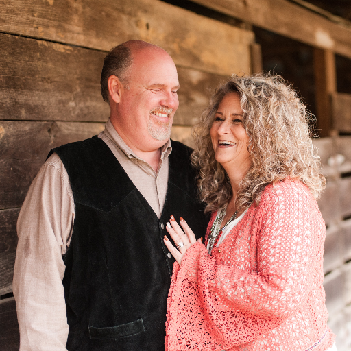 David & Susie love to share the love of God with folks everywhere through song! They also own and manage a full production recording studio in Cedar Grove, TN.