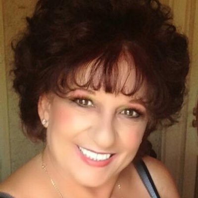 Essveeee's profile picture. Advanced Care Paramedic, Animal Lover,supporter of equal rights, gay rights, lover of history, excellent books, stimulating conversation & great shoes