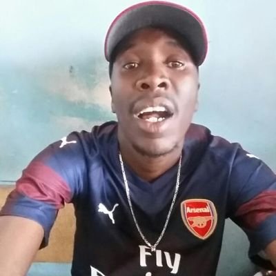 simple guy who likes socializing. i support Arsenal and Caps utd. im full tym huster