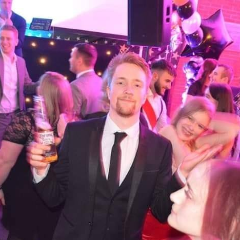 LeeRobinsane's profile picture. Twitch Variety Streamer
                    
Don't give up on your dreams.... keep sleeping.
“We must have a pie. Stress cannot exist in the presence of a pie.”