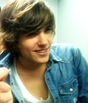 LoveYouEmilio's profile picture. Paixão @emilioeric !
Nãao somos ele.somos apenas grandes fãas dele!
Beijos