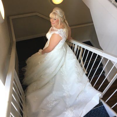 lealealunt's profile picture. 