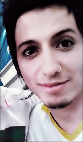 garota simples q tem uma paixão ser ele a pessoa mais linda do mundo Renne Fernandes ♥