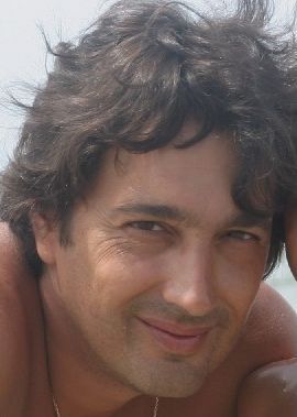 Bluestotal's profile picture. Cuarentón despreciado y despreciable  en franca decadencia. Mi norte? No lo encuento y sin mi Strato seguro sería menos feliz.