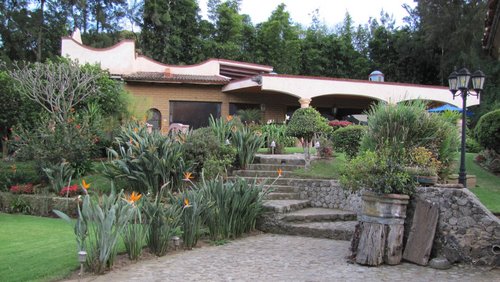 Quinta los Pinos,localizada a 5 min de Tepoztlan,es un exclusivo jardin de eventos & hotel spa, cuenta con una vista espectacular de la cordillera del tepozteco