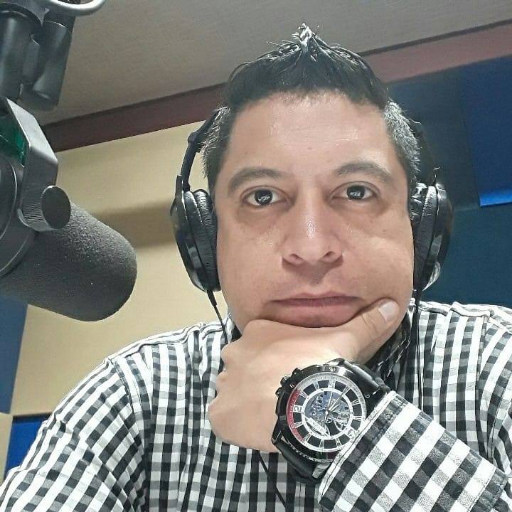 Productor de Radio; me gusta desaprender día a día; me fascina el mar; busco seres humanos que les guste sonreír; amo lo que hago.