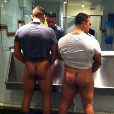 Metrosexual Love the outdoors Clothing is optional - NSFW - 18+
#toiletfetish #mensroom #wc #urinals #urinoir

 💩  BE