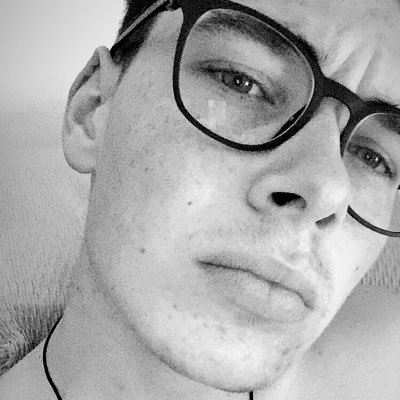 Soy dueño de mi silencio y esclavo de mis palabras.
Snapchat: marc_merino