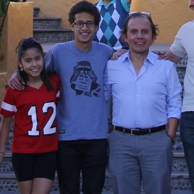 hcampuzano's profile picture. Casado, Publicista, Gerente Comercial de HC&A, fanático de Pink Floyd 🤟🎸