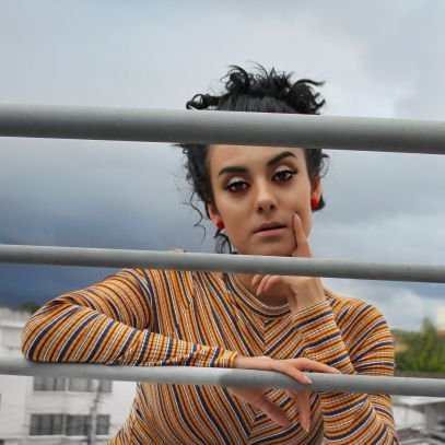 yessegisselle's profile picture. A pesar de tantos problemas siempre tendrás una razón por la cual Sonreír.