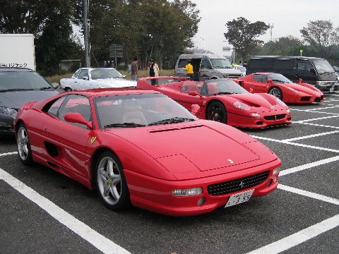 スポーツカーとビーチリゾート特にハワイが大好き！！
長年の憧れフェラーリＦ355購入からイタ車にはまり、TEZZO RACERS CLUBで、アルファロメオロメオのワンメーカーレース、アルチャレに参加するなど車関連の遊びが急増しています。