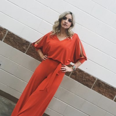 Singer, songwriter. The blonde girl in @bishopjakes new group Grace. (@dexteritygrace) Loves God, family and friends. And shoes. https://t.co/QcTLwVTSaK