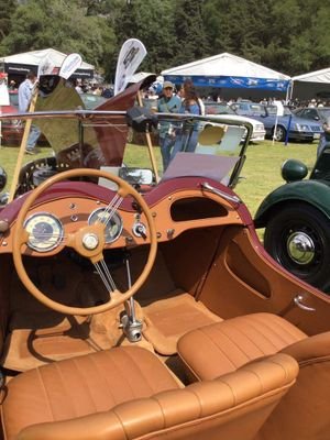 VReymo's profile picture. Somos verdaderos especialistas en Vestiduras Automotriz más de 30 años nos respaldan realizamos vestiduras clásicas, modernas,personalizaciones etc Conocemos