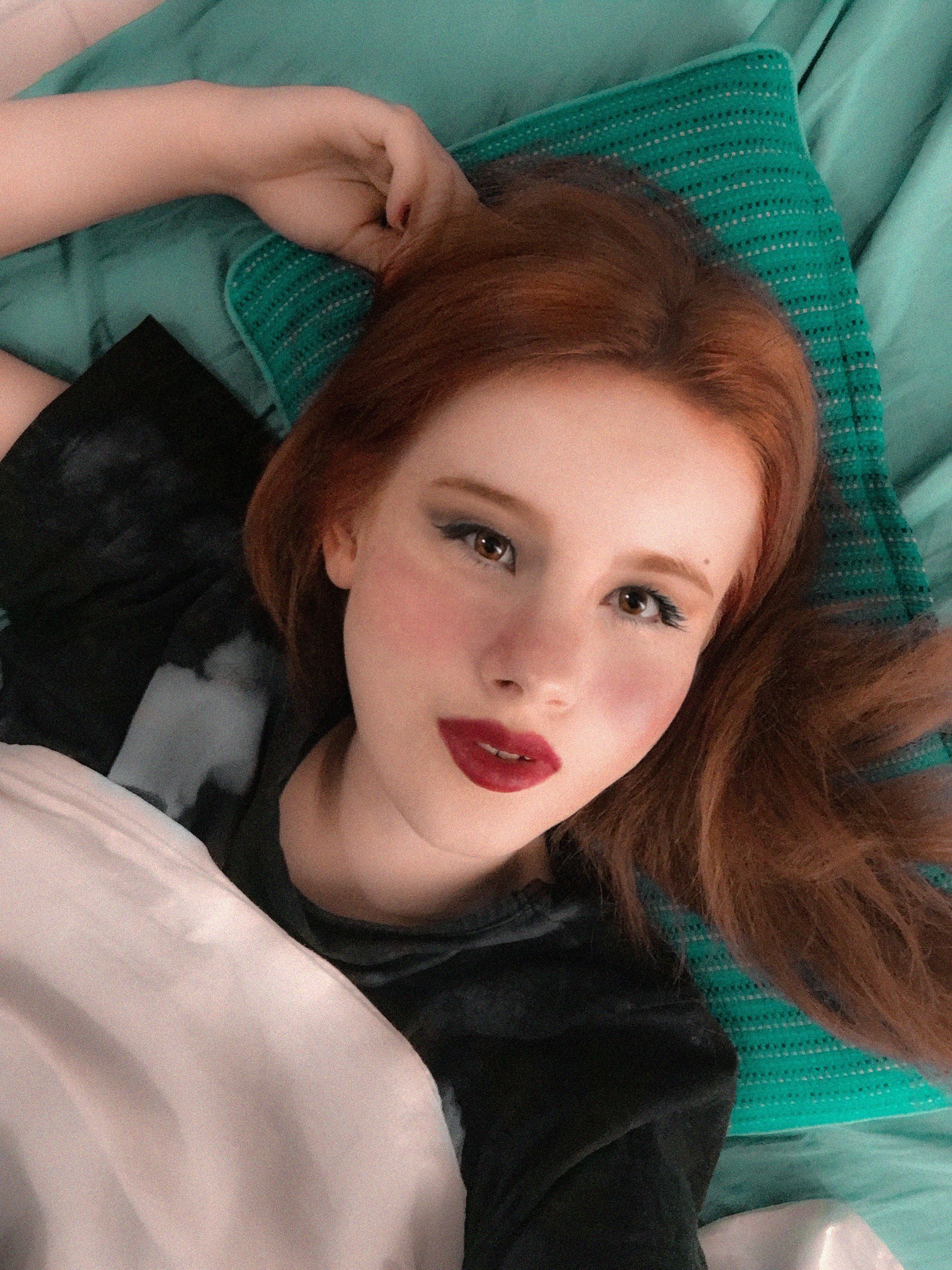 19 / Scandinavian-Korean / Beginner NSFW model & cam girl / More innocent in real life than on the internet / I sell nudes, DM me if youāre interested š¦