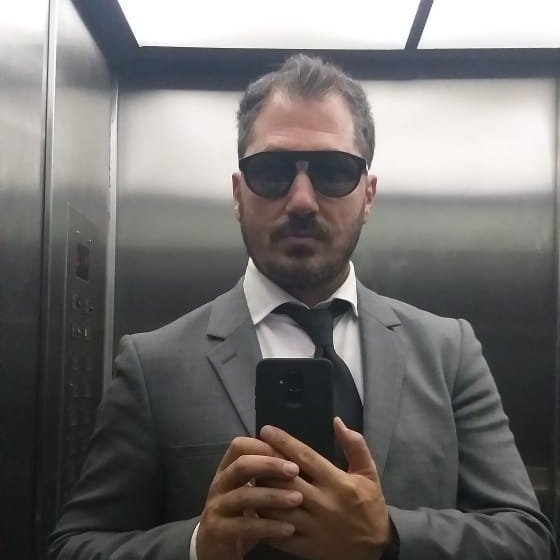 Abogado y Administrador de Empresas / Director Standard Bureau Legal /