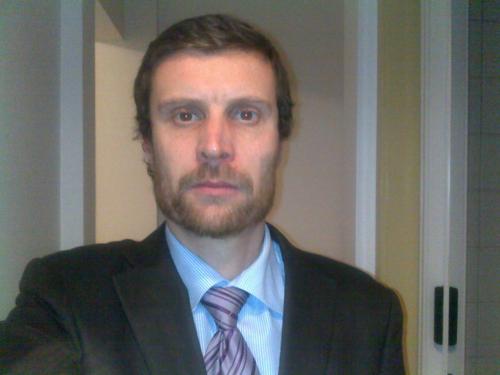 dialoguscompany's profile picture. Rui Montez is a husband and father, a believer in communication, a passionated teacher, an entrepeneur with a mission: providing the best school of idioms ever.