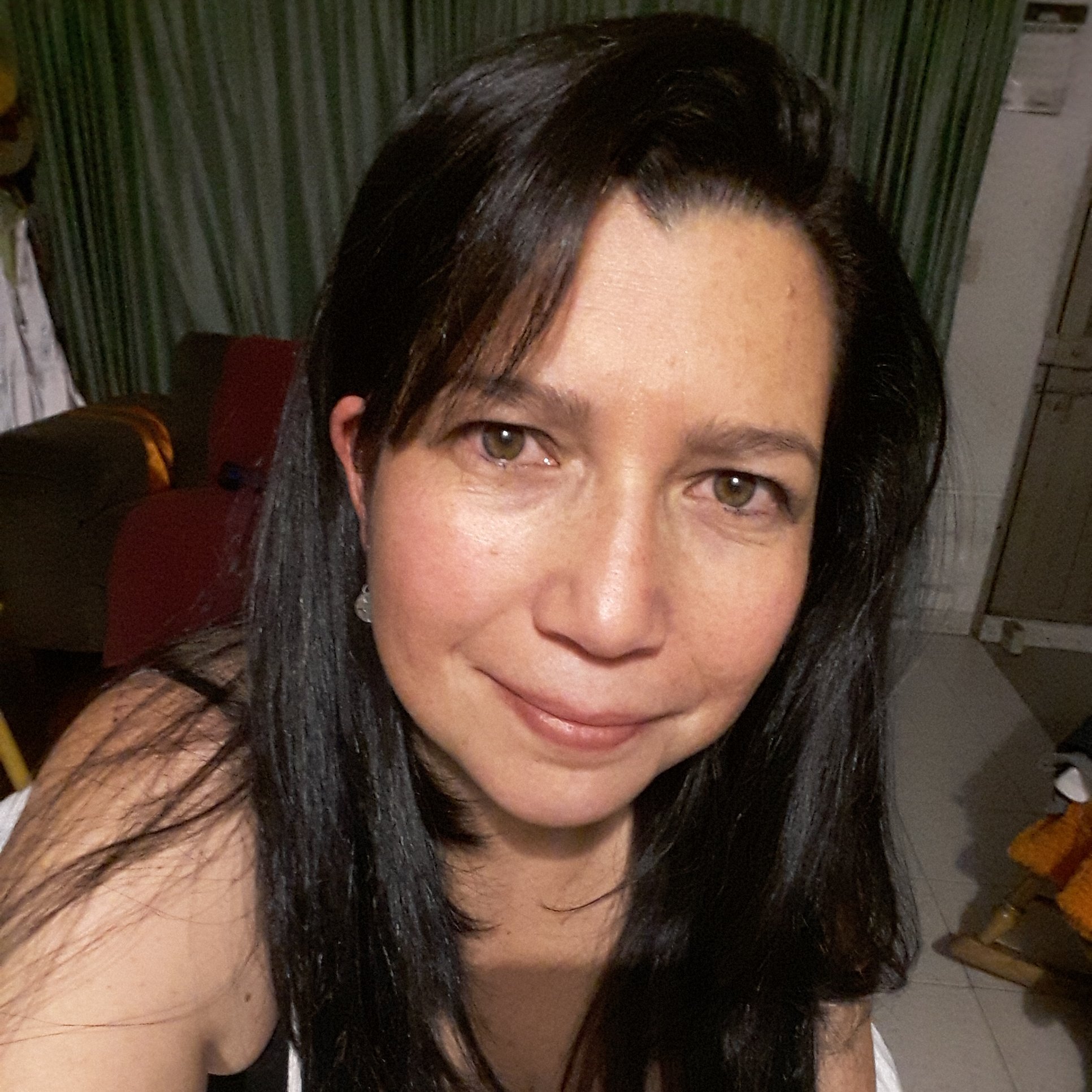 Soy un ser de amor y luz ...reconozco en ti mi reflejo y cada día q pasa entiendo mas la importancia del AMOR INCONDICIONAL. .. Namaste