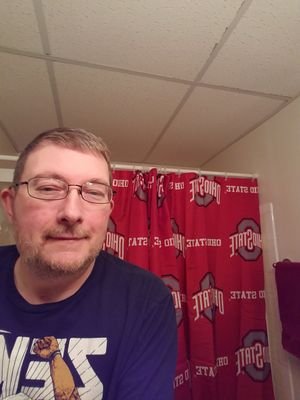computer technician...big cowboys Ohio state and Lakers fan!