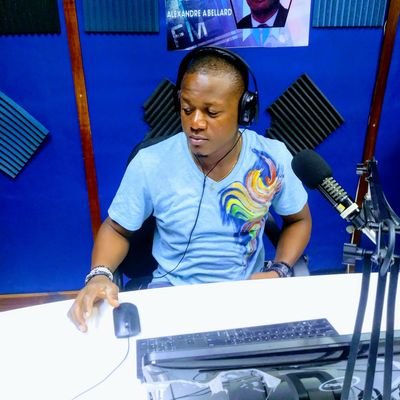 Brincy8's profile picture. Juriste/Anthroposociologue certifié. Journaliste à RNH/ Peintre.