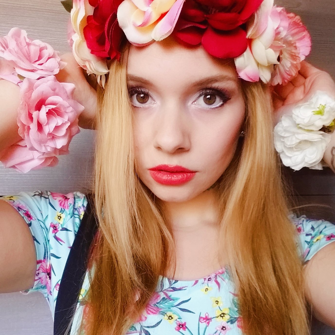 Artist • Geek • Cosplayer • German • I'm crazy and colorful - just like my art! :D Welcome and have fun ♥ https://t.co/CcXUdFmCc2