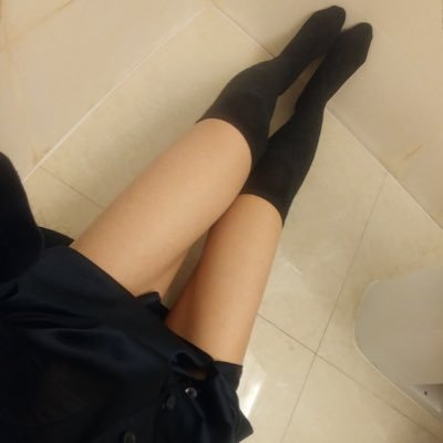 Hk girl 17歲 考完DSE冇嘢做 賣相幫補下淨係say hi, 一嚟就問約出去唔會覆 send me message!