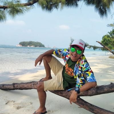 nownow182's profile picture. whatever you say my determination will not disappear, my path is still long, the final line that I look at 🧐