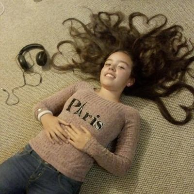 jeroshpoems's profile picture. Cuenta principal: @jerosanabria15
¡Un poco de amor disfrazado de poesía!❤️