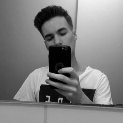 Développeur Java/PS4/PC. 🖥️ Graphiste. 📷 Gamer. 🕹️ Fan de metal et dub à mes heures perdu. 🎵🎶