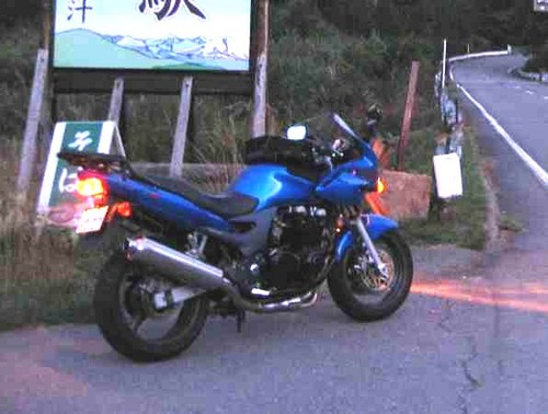 よしさんです。
自由気ままなバイク乗り。 
H19年7月から、KAWASAKIの青のＺＲ－７Ｓに乗ってます。