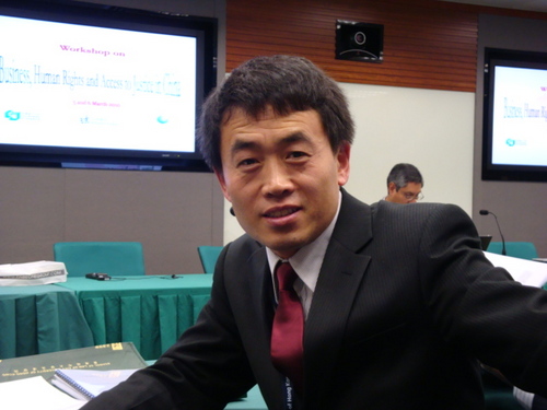 人权律师  
友情提示：
1警惕借维权之机沽名钓誉的伪维权者，
2揭露维权过程中愚弄公众视听的伪善者，
3鄙视和谴责那种置当事人利益于不顾、利用当事人的善心达到其卑劣目的的伪人权律师！
以上，对于公民社会的进步和成熟同等重要！