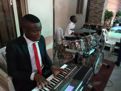 dera_buchi's profile picture. Electronic Engineer...
Pianist...
God chaser
