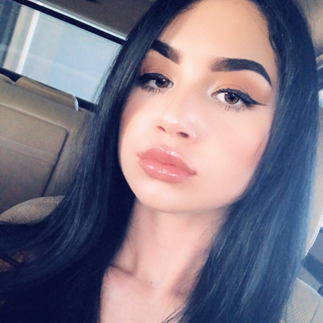 U know who I am😘 21, going to school to be a anesthesiologist nurse 👩🏻⚕️ Tampa FL
