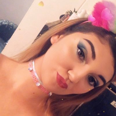Jessiiiiloveeee's profile picture. 23/F living in TX! born & raised in CA. bartender💄👠 It is so tiring to hate someone you love