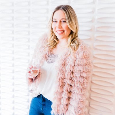 chelskinzinger's profile picture. wife. former college athlete.