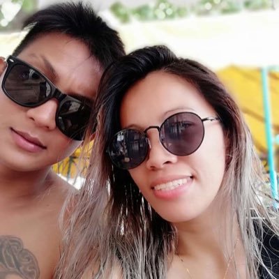 iammrsyu28's profile picture. smiling