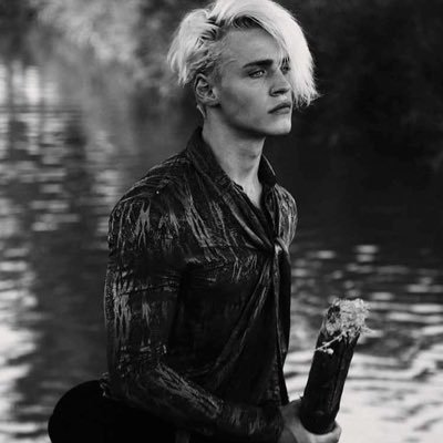 ☇ xvɪɪ — slytherin 〖 ᴘᴏᴛɪᴏɴs; ʙʟᴀᴄᴋ ᴀʀᴛs. I ʜᴀᴛᴇ ᴀʟʟ ᴏғ ʏᴏᴜ. 〗ᴀʟʙᴜs ; ᴘᴇʀs ☾